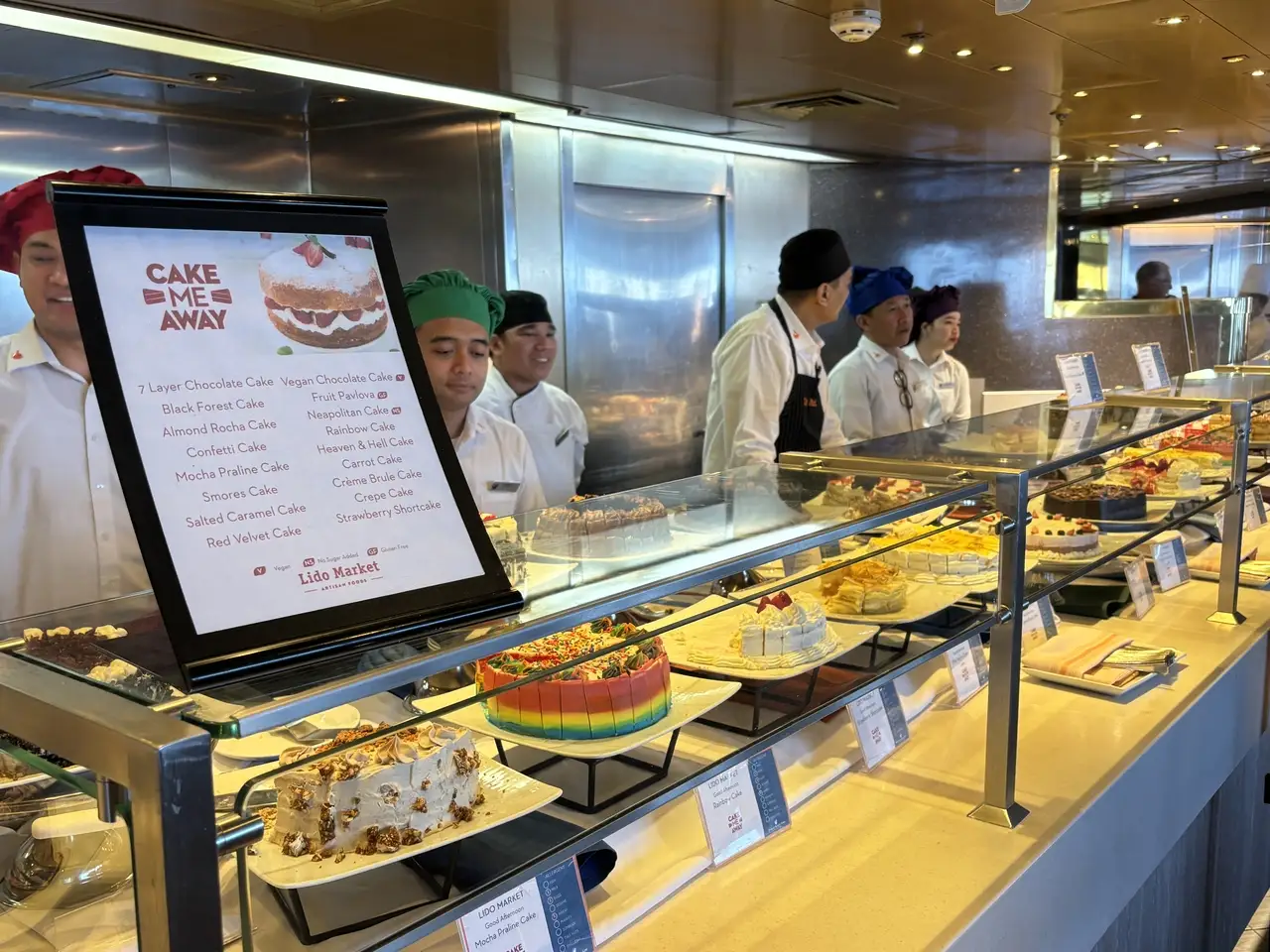 راهروی رنگارنگ کیک‌ها در زودردام