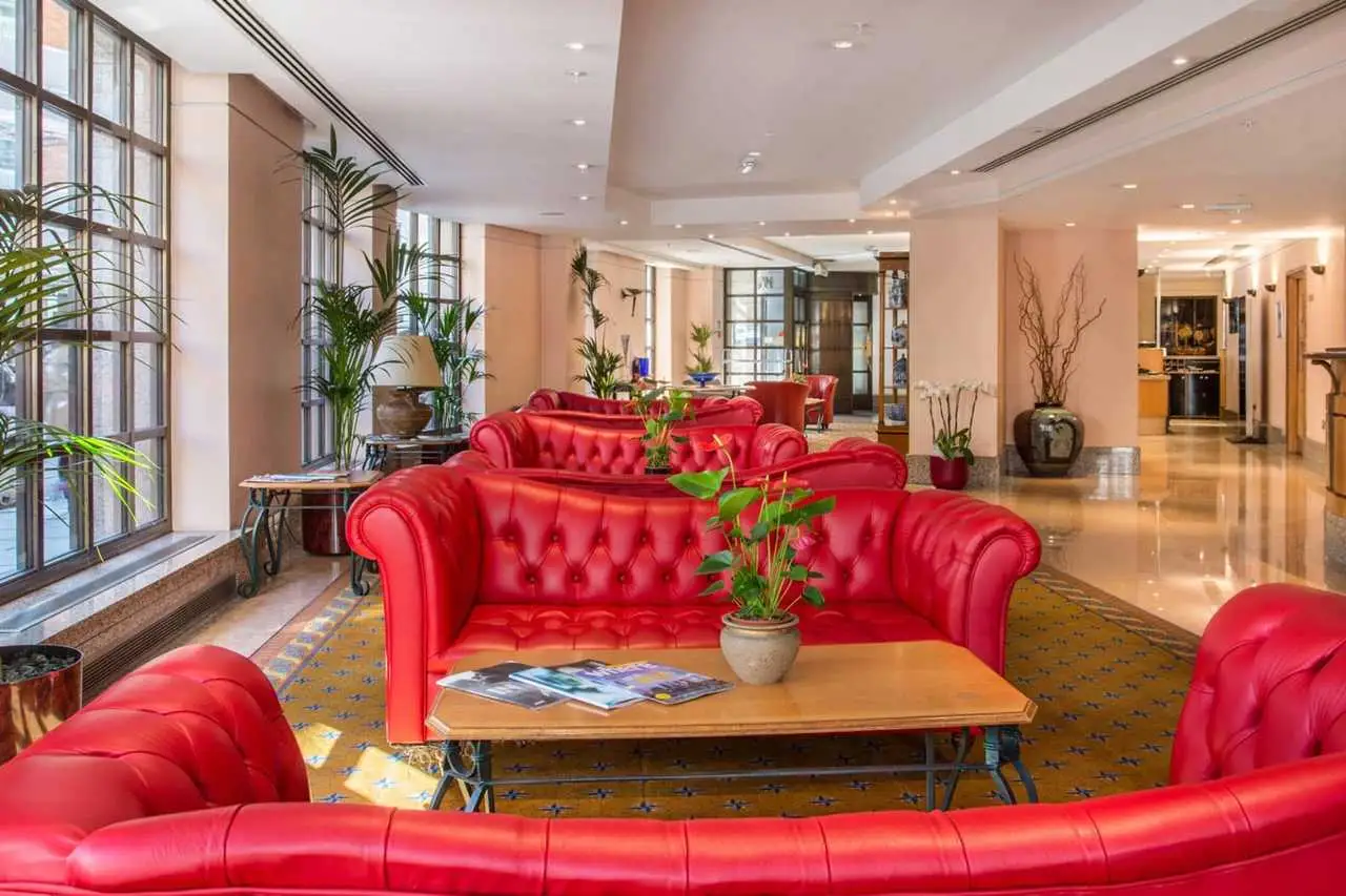 لابی هتل واشنگتن می‌فیر