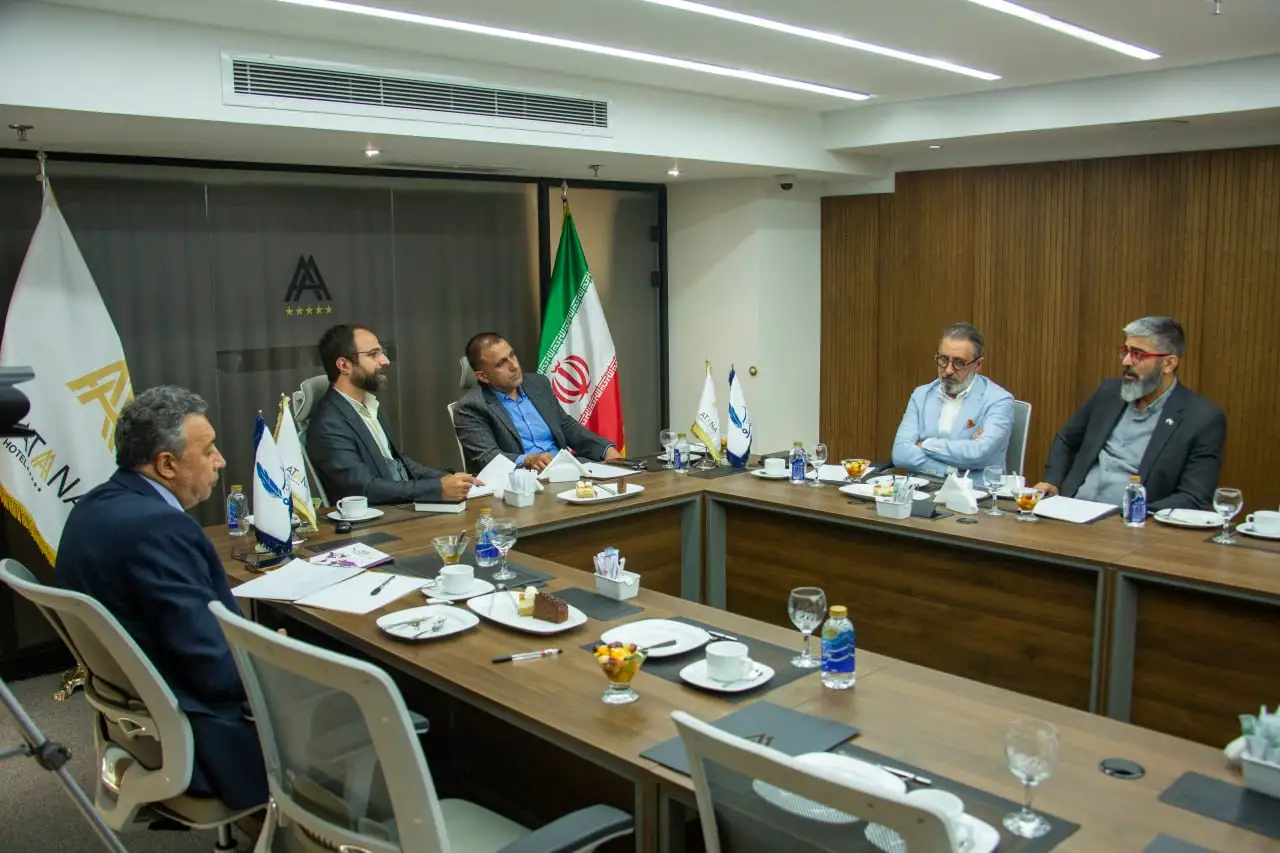 میزگرد مجله سفرنویسان؛ چالش های تورگردانان در بحران جنگ 