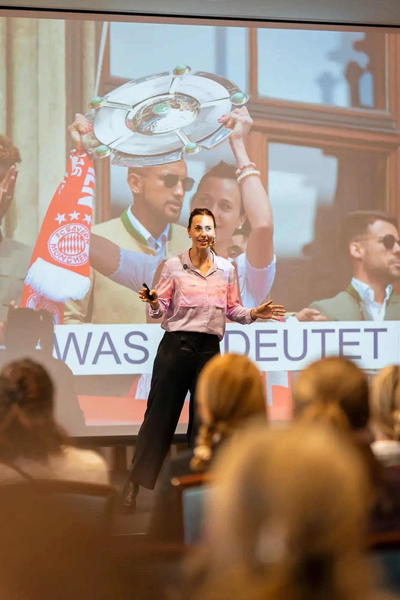 بازتابی از اردوی اسپا ۲۰۲۵: سخنرانی اصلی با ویکتوریا شنادربک، فوتبالیست سابق حرفه‌ای.