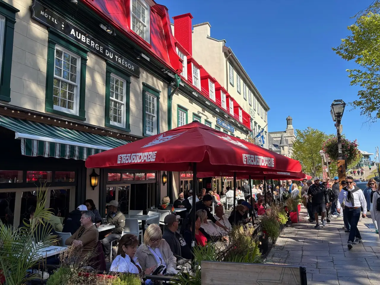 نمایی از خیابانی با حال و هوای پاریس در شهر کبک