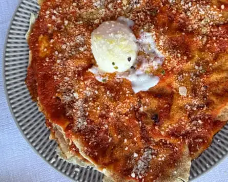 یک عکس هوایی از نان تخت.