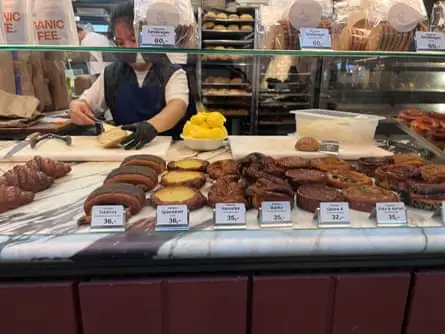 Bakery/cafe counter