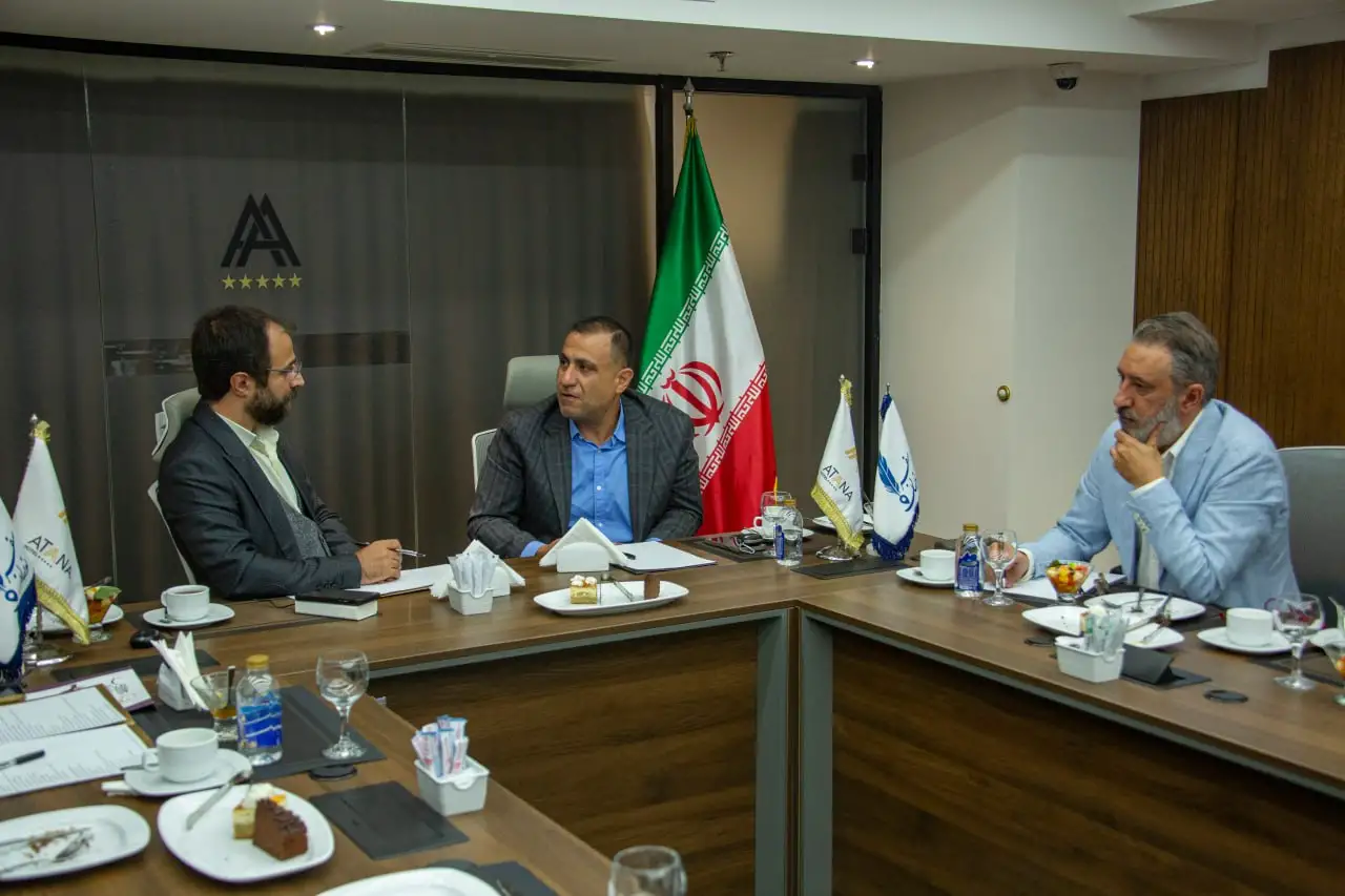 میزگرد تخصصی مجله «سفرنویسان» با موضوع «واکاوی چالش‌های تورگردانان در بحران جنگ»