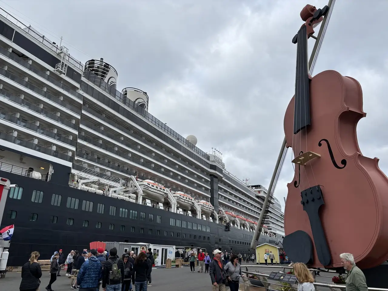 بزرگترین ویولن جهان از زودردام در سیدنی استقبال می‌کند