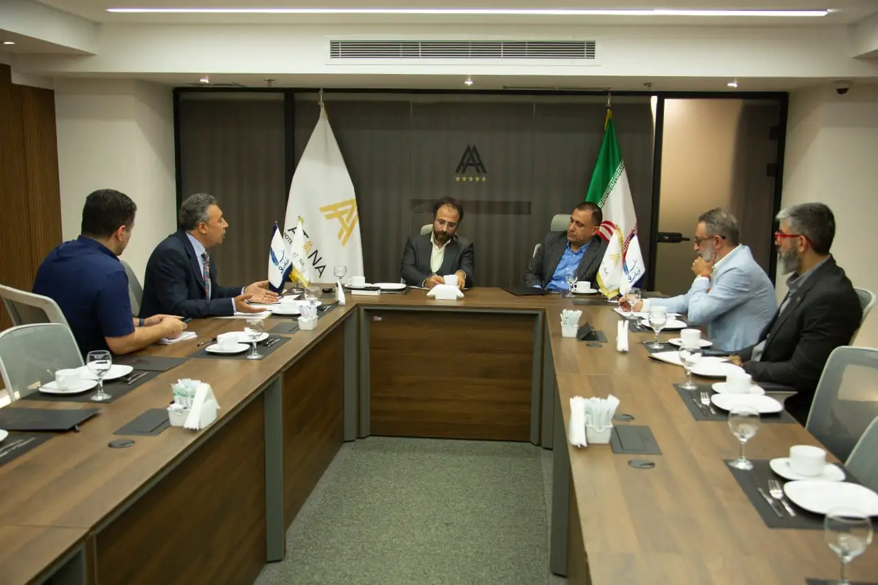 میزگرد تخصصی مجله «سفرنویسان» با موضوع «واکاوی چالش‌های تورگردانان در بحران جنگ»