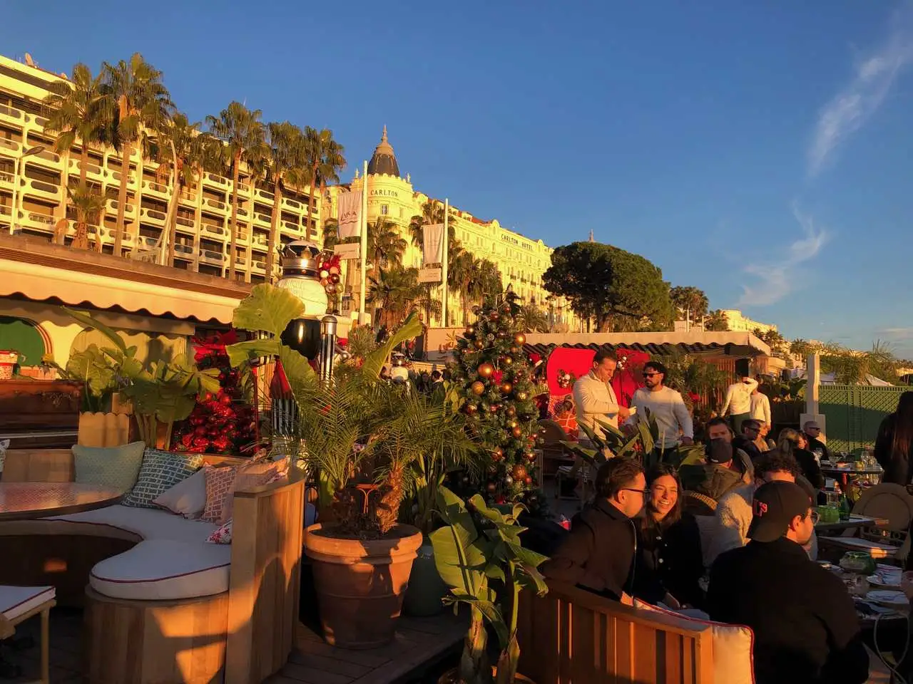 باشگاه ساحلی لوچیا در کان