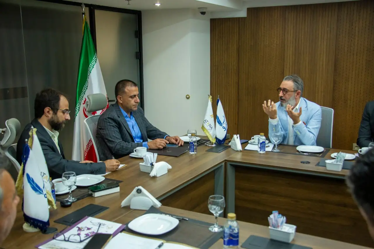 نشست تخصصی مجله «سفرنویسان» با موضوع واکاوی چالش های تورگردانان در بحران جنگ