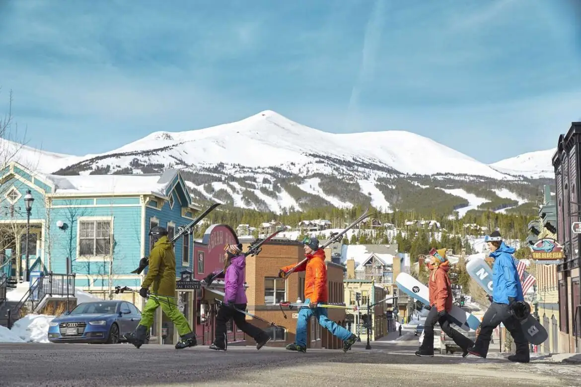 اسکی‌بازان در برکِنریج