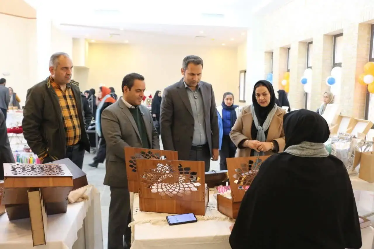 نخستین نمایشگاه تخصصی صنایع‌دستی با رویکرد بسته‌بندی در اردکان افتتاح شد