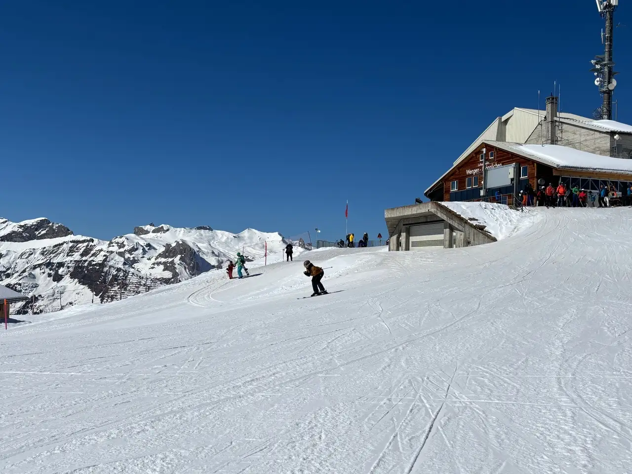 شروع مسیر طولانی بازگشت به گرین‌دلوالد پس از بازدید از ون‌گن