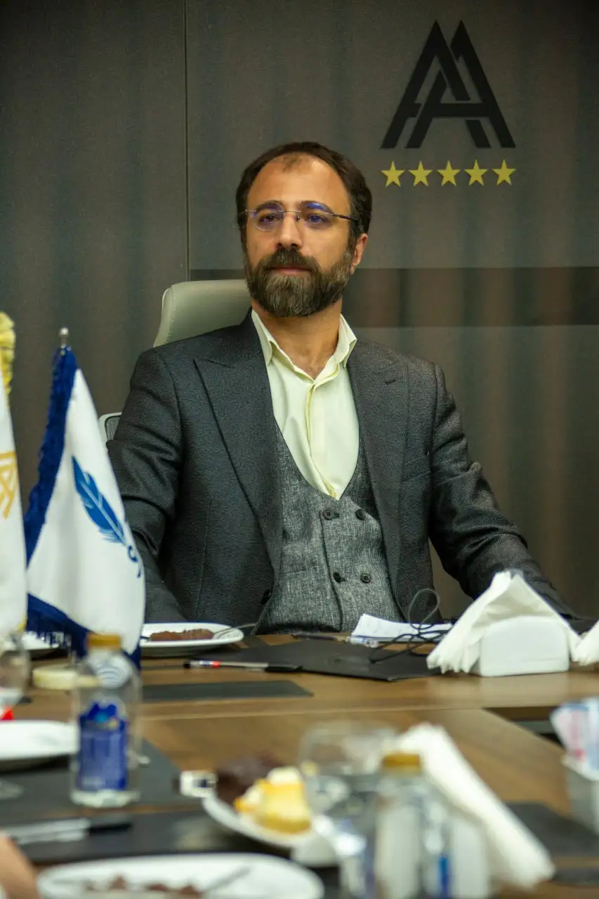حمد اسماعیل ارجمندی، مدیر مسئول و صاحب امتیاز مجله سفرنویسان