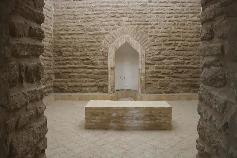 آرامگاهی بر خاکِ ناگشوده؛ چرا گندی‌شاپور هنوز از دل زمین بیرون نیامده است؟/ اینجا مرمت شده اما کاوش نه!