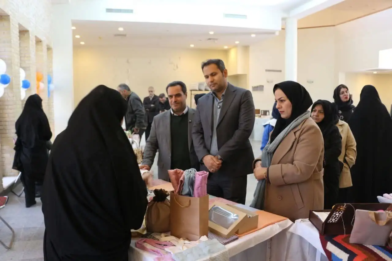 نخستین نمایشگاه تخصصی صنایع‌دستی با رویکرد بسته‌بندی در اردکان افتتاح شد